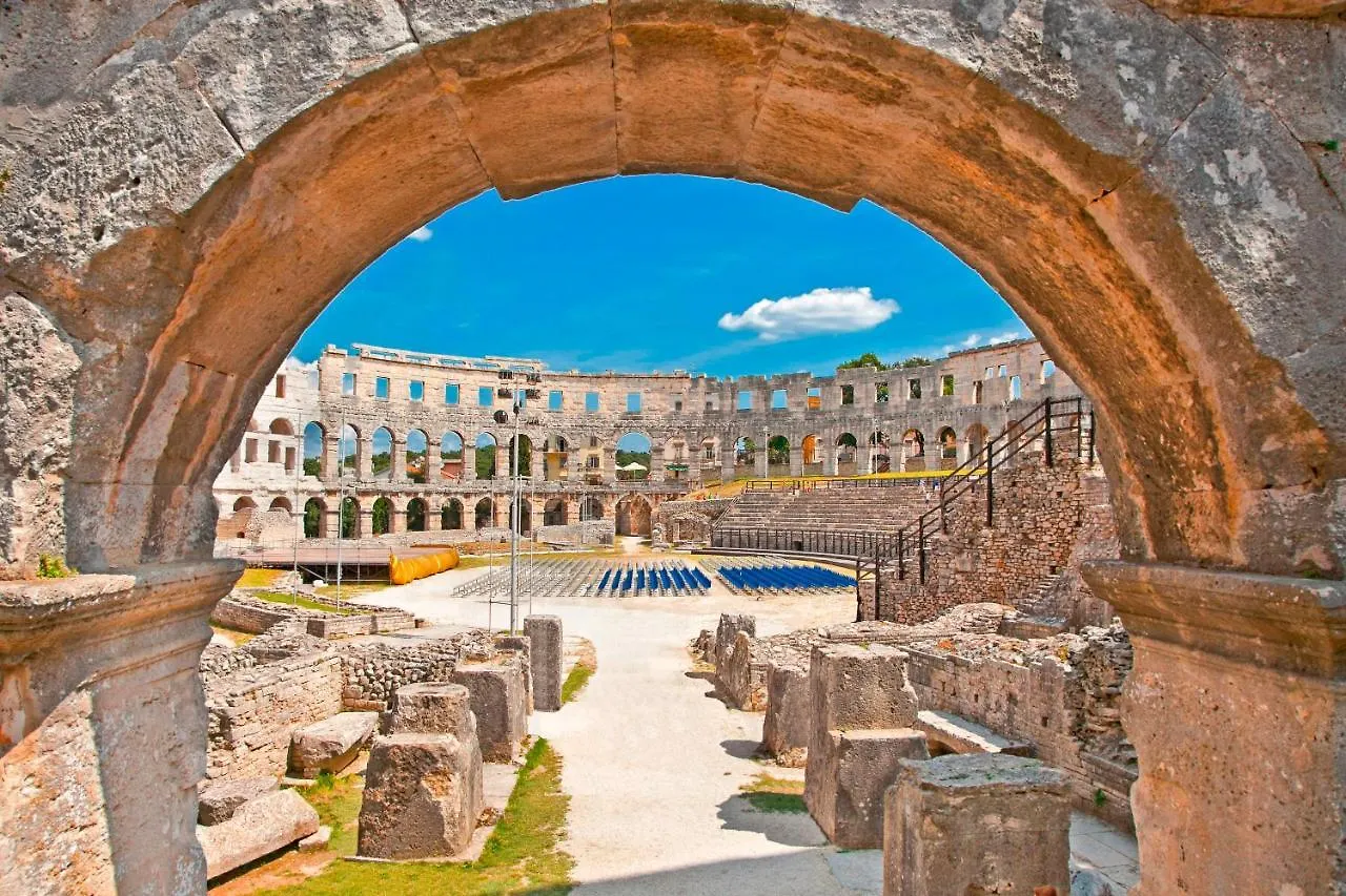 Villa Ene In Pula - Haus Fuer 6 Personen