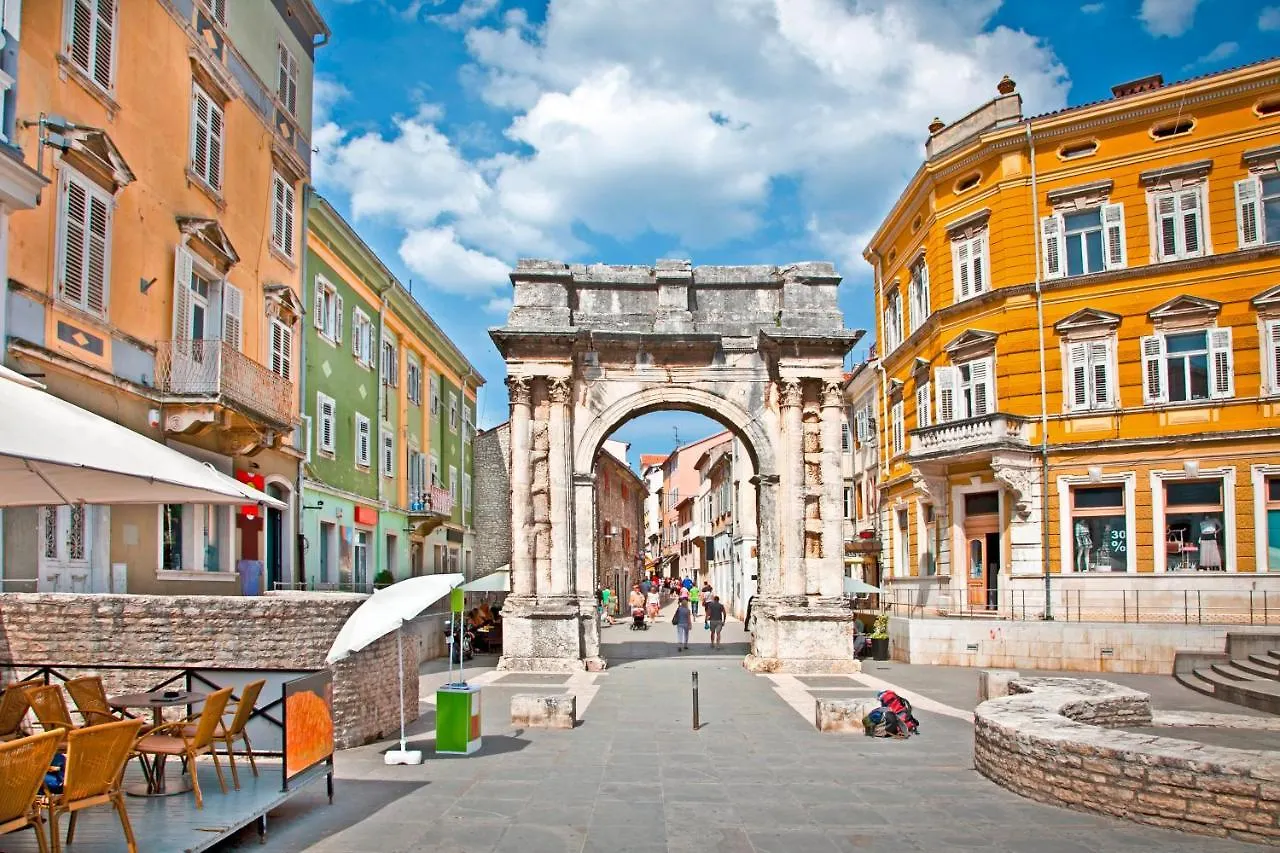 Villa Ene In Pula - Haus Fuer 6 Personen 0*,