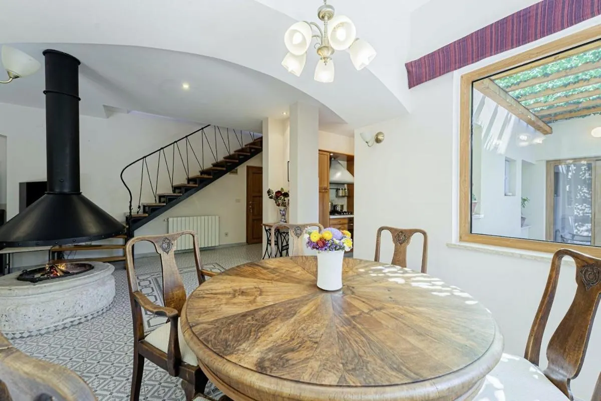 Villa Ene In Pula - Haus Fuer 6 Personen