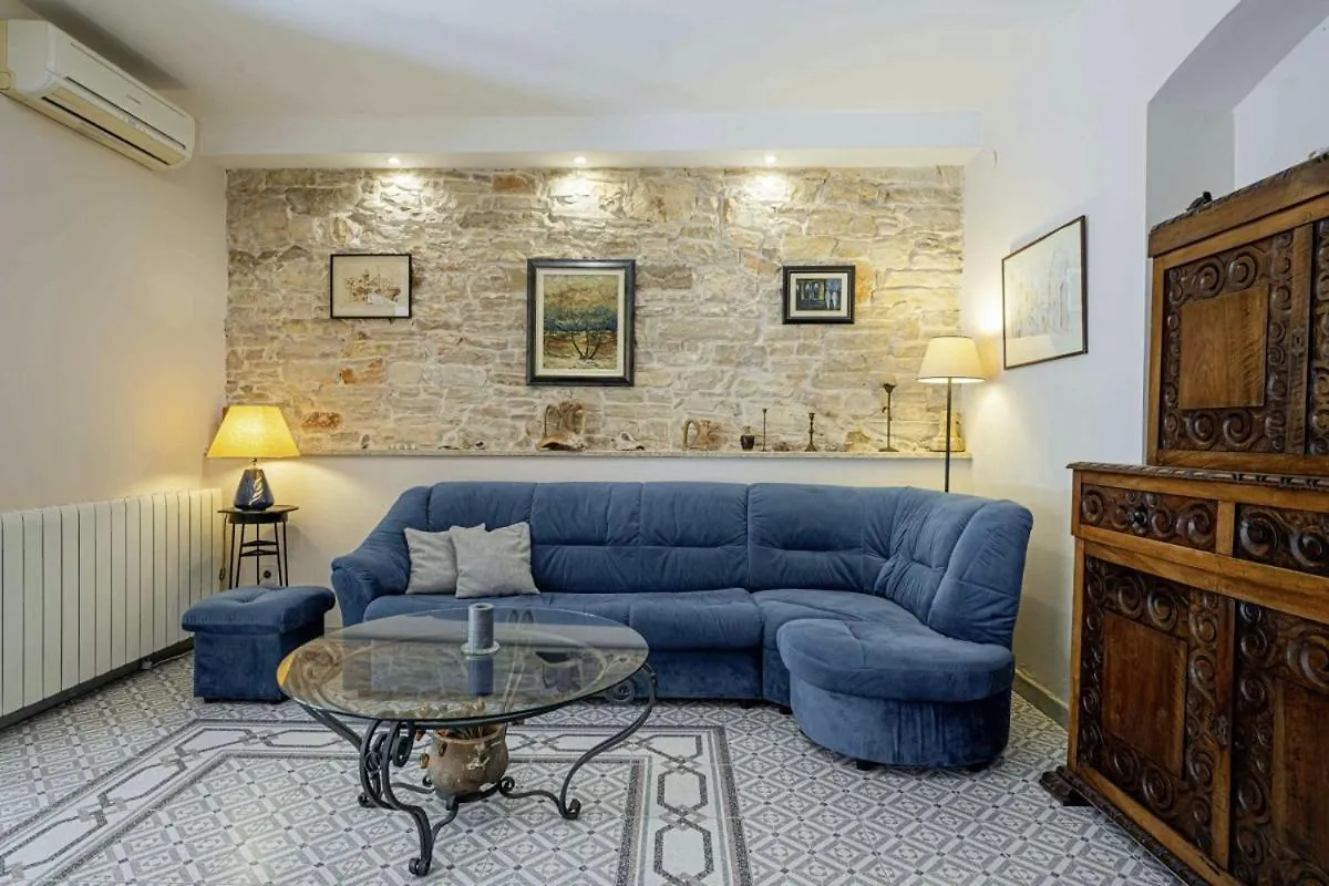 Villa Ene In Pula - Haus Fuer 6 Personen Kroatien