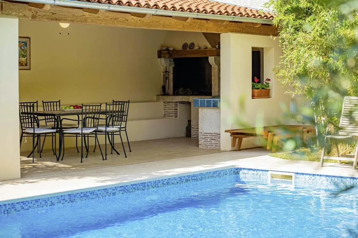 Villa Ene In Pula - Haus Fuer 6 Personen