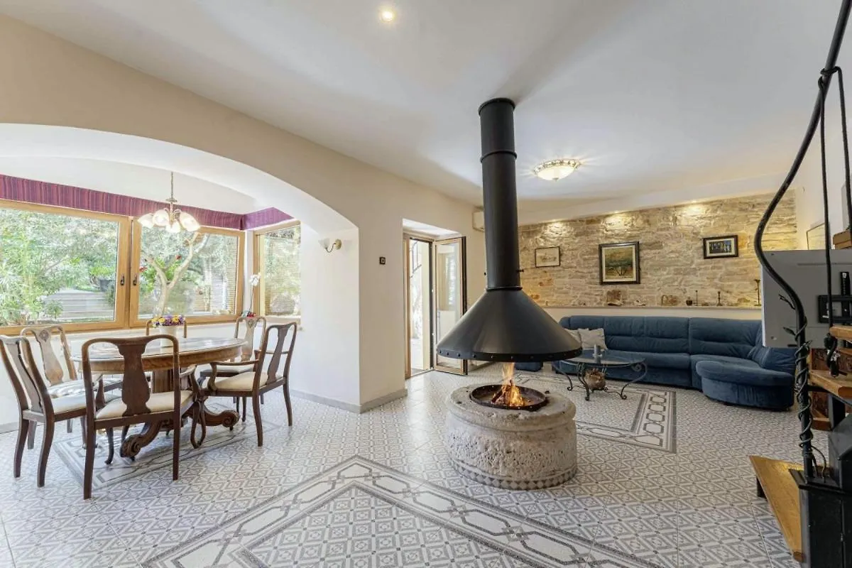 Villa Ene In Pula - Haus Fuer 6 Personen 0*,