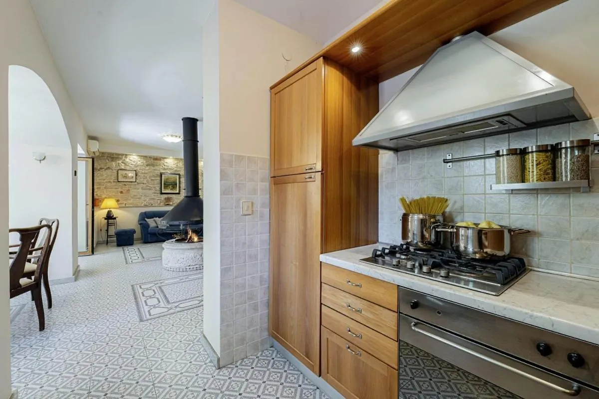 Villa Ene In Pula - Haus Fuer 6 Personen