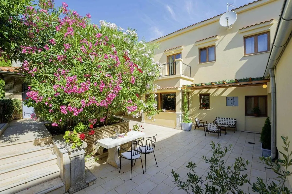 اتصالات Villa Ene In Pula - Haus Fuer 6 Personen 